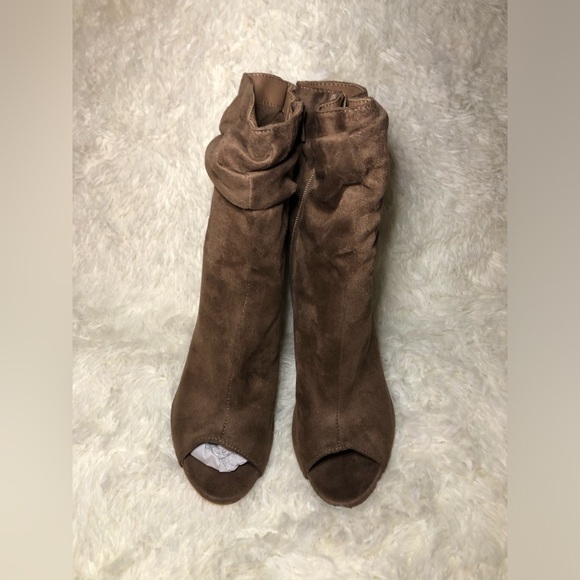 VENUS Brown Suede Ankle Booties size 9 NWOT - Picture 7 of 14